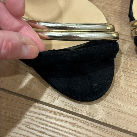 Elegant Black and Gold Women's Heels - Picture 4 of 6